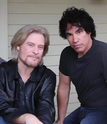DARYL HALL & JOHN OATES .